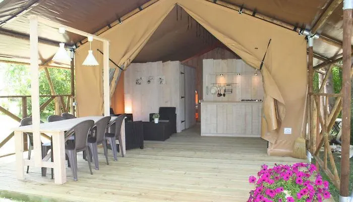 Lodge Holidays - Camping Des Arcades Saint-Pantaléon
